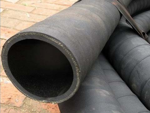 過硬的產(chǎn)品質(zhì)量，超標(biāo)準(zhǔn)橡膠軟管